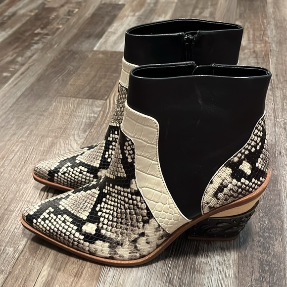 Gianni Bini Snake Skin Ankle Boots - Picture 4 of 7
